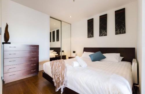 St Kilda Apartment | Southside St Kilda Seclusion with Balcony and Parking