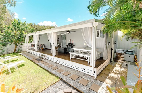 Coolum Beach House | Spa,Fire Pit,Cinema - The Cottage Coolum Beach