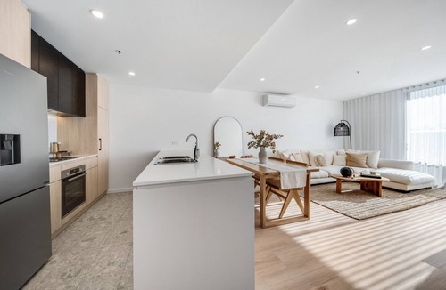 Narrabundah Apartment | Spacious 1-Bed Apartment with Gym, BBQ & Parking