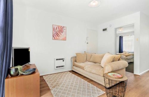 Glenroy Apartment | Spacious 1-Bedroom Apartment with Car Space