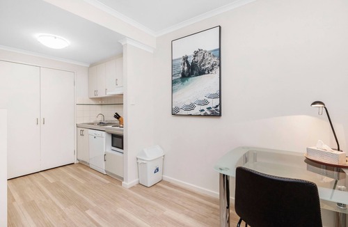 Perth Central Business District Apartment | Spacious 1bdr Fast Wi-fi Near RAC Arena