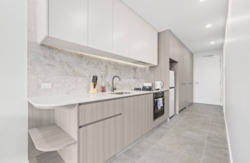 Dickson Apartment | Spacious 1BR Apartment | Walk to Tram | Parking