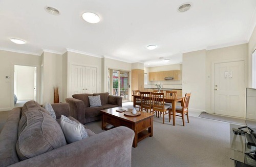 Orange Villa | Spacious 2 Bed, 2 Bath Villa| CBD Location