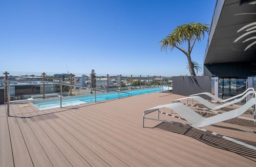North Fremantle Apartment | Spacious 2-Bed Apartment with Rooftop Views