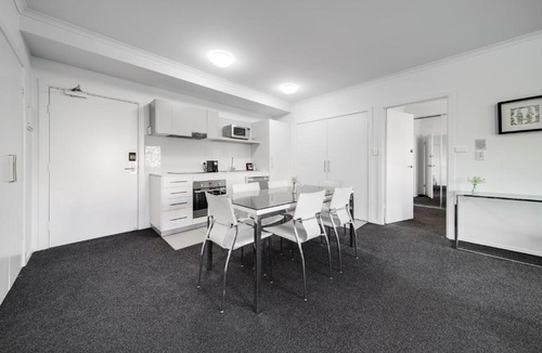 Greenway Apartment | Spacious 2-Bed Conveniently by Lake Tuggeranong