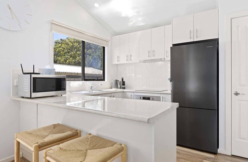 Portarlington Apartment | Spacious 2-Bedroom with Private Parking Access