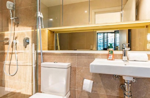 Wentworth Point Apartment | Spacious 2BR 2BA Balcony, Parking, Marina Sq