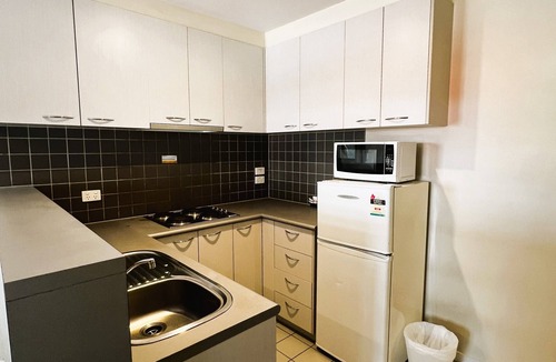 Carlton South Apartment | Spacious 2BR Apartment for 5 | Free Wi-Fi | Melbourne CBD