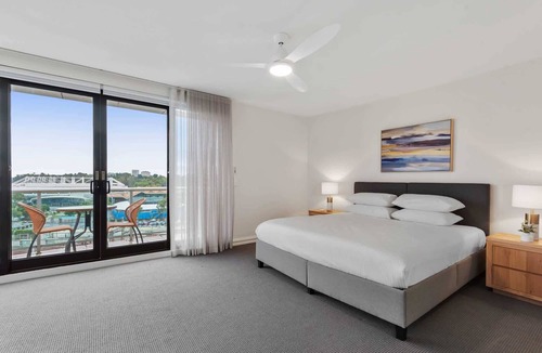 East Melbourne Apartment | Spacious 3-Bed Apartment by the MCG