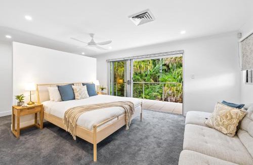 Alexandra Headland House | Spacious 3-Bed Home with Patio Near Beach
