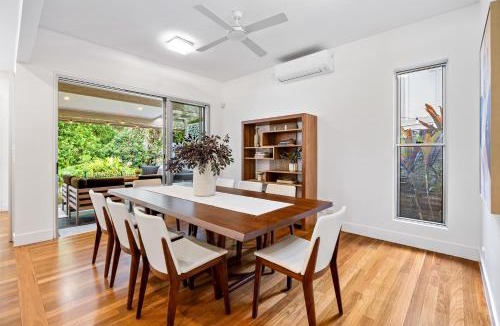 Alexandra Headland House | Spacious 3-Bed Home with Patio Near Beach