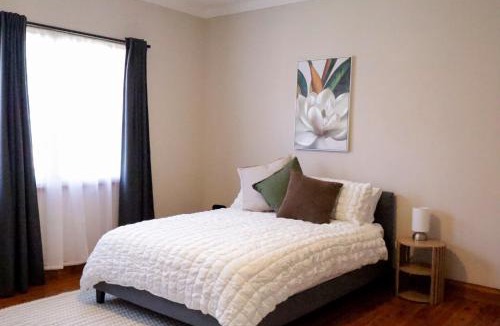 Tenterfield House | Spacious 3-Bed Home in Central Tenterfield