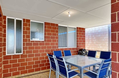 Byford House | Spacious 3-Bed Home in Peaceful Byford
