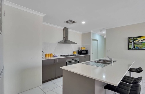 Byford Apartment | Spacious 3-Bed Home in Peaceful Byford