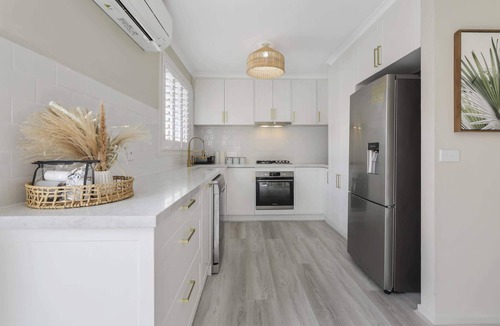Preston House | Spacious 3-Bed Home with Garden in Preston