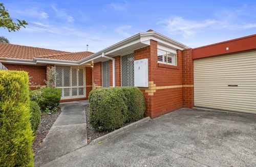 Preston House | Spacious 3-Bed Home with Garden in Preston