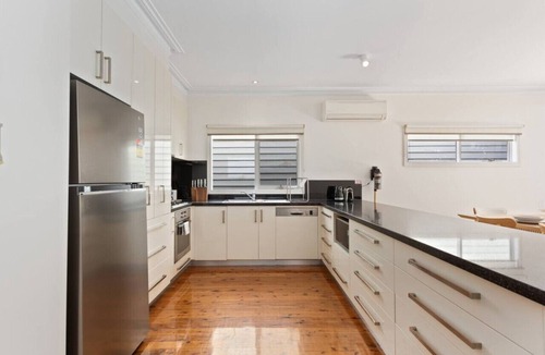 Flemington House | Spacious 3-Bed House near CBD
