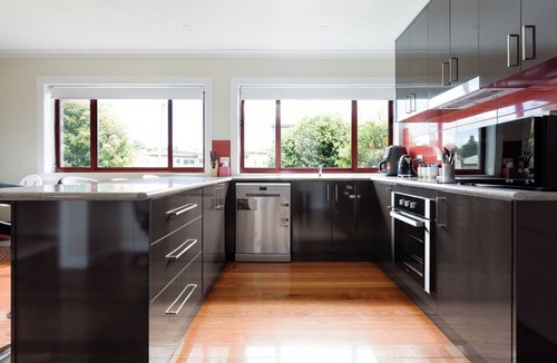 Newstead Apartment | Spacious 3-Bed, Mins from City Centre