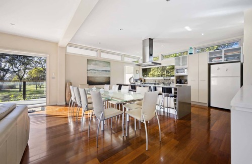 Dromana House | Spacious 3-Bed Townhouse Near Dromana Beach