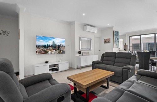 Coburg Apartment | Spacious 3-Bed Townhouse in Coburg
