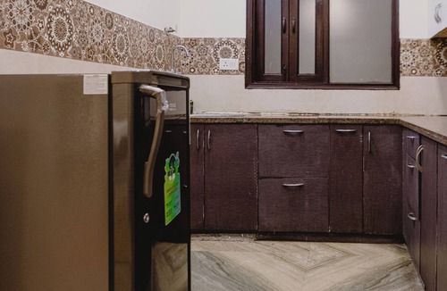Chhatarpur Apartment | Spacious 3-bedroom apartment in vibrant New Delhi with WiFi, AC