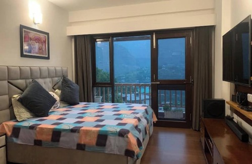 Mohal Apartment | Spacious 3-bedroom corporate apartment in pleasant Kais with WiFi