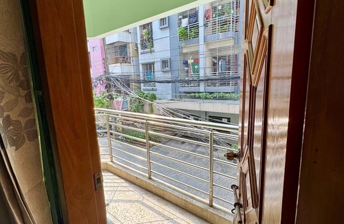 Basundhara Residential Area Apartment | Spacious 3‑BR Bashundhara Flat AC, Wi‑Fi & Balconies. KeyHost Homes