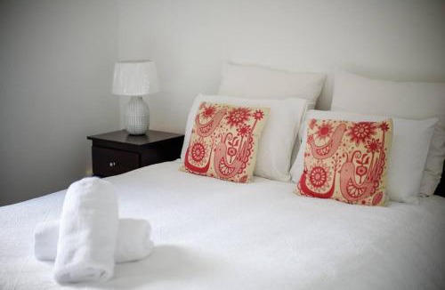 Frankston House | Spacious 3Bd n Pool family holiday home TF2223