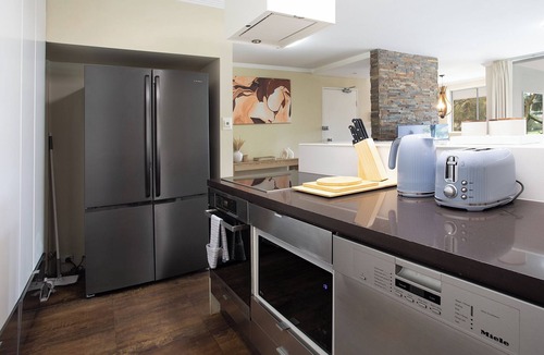 Paddington Apartment | Spacious 3BR 2-Level Unit with Private Parking, Pool, Gym