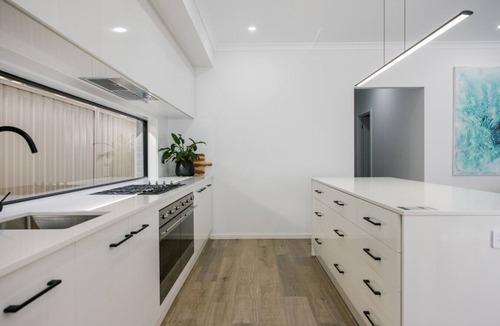 Warradale House | Spacious 3BR Coastal Stay Near Marion & Brighton