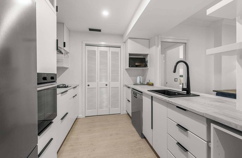 Bowen Hills Apartment | Spacious 3BR Retreat | Pool, Gym & Parking