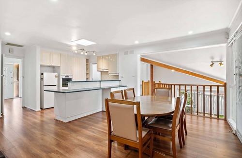 Doncaster East House | Spacious 4-Bed House with Garden in Doncaster