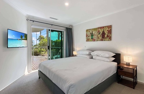 Long Beach House | Spacious 4-Bed Home with Coastal Charm