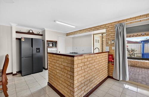 Dudley Park Apartment | Spacious 4-Bed House with Private Garage