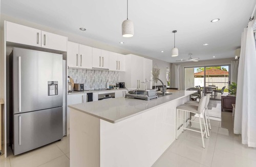 Northgate House | Spacious 4-Bed House with Secure Parking