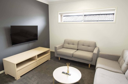 Plainland House | Spacious 4-Bed House in Leafy Plainland