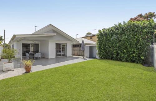 Northgate House | Spacious 4-Bed House with Secure Parking