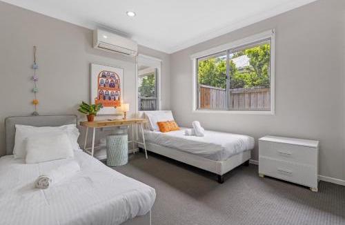 Northgate House | Spacious 4-Bed House with Secure Parking