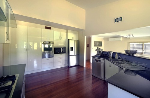 Charlotte Bay House | Spacious 4 bedroom family home with pool