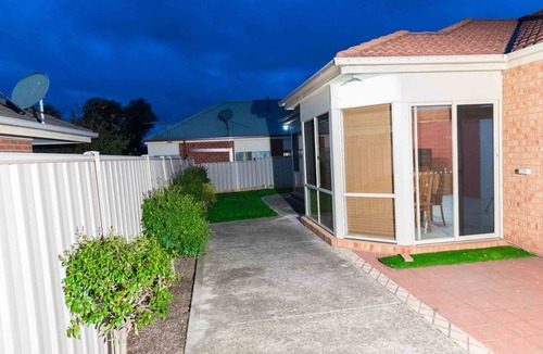 Craigieburn House | Spacious 4-Bedroom Home in Craigieburn – Close to Everything!