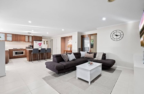 Berwick House | Spacious 4BR House with Cinema, Spa & fireplaces
