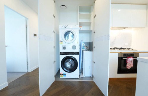 Box Hill Apartment | Spacious 4BR Penthouse in BoxHill Free Parking X2