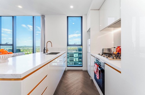 Box Hill Apartment | Spacious 4BR Penthouse in BoxHill Free Parking X2