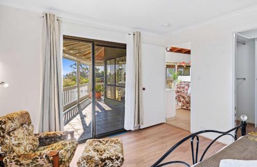 Rochedale South House | Spacious 4BR Retreat With Stunning Brisbane View