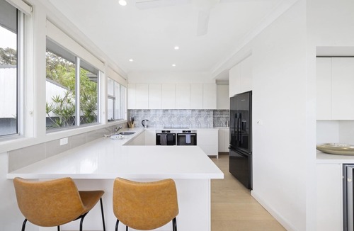 Whale Beach Apartment | Spacious 5-Bed Beach House with Ocean View