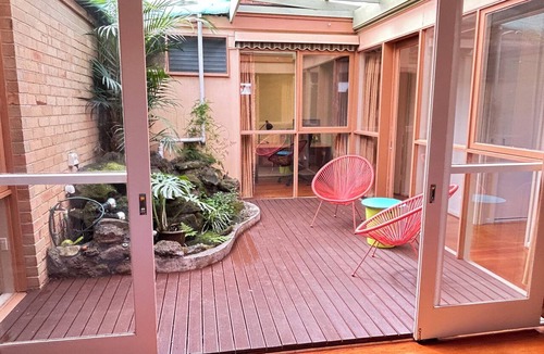 Mount Waverley House | Spacious 5BR Family Home | 3-Min Walk to train | Free parking | Pet friendly