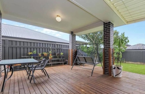 Jordan Springs House | Spacious 6BR House w Parking