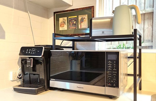 Highett House | Spacious Aloha Suite w/Full Kitchen, Golf Nearby