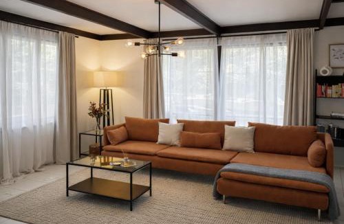 Armidale House | Spacious and Central 5 bedroom Home