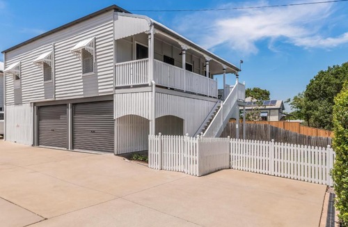 North Booval House | Spacious and Charming Queenslander in Ipswich